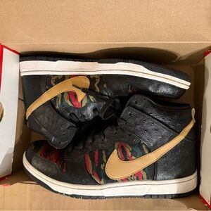 Nike Dunk CMFT Tiger Camo Black Gold Swoosh Men’s Sneakers Size 11 | 716714-002